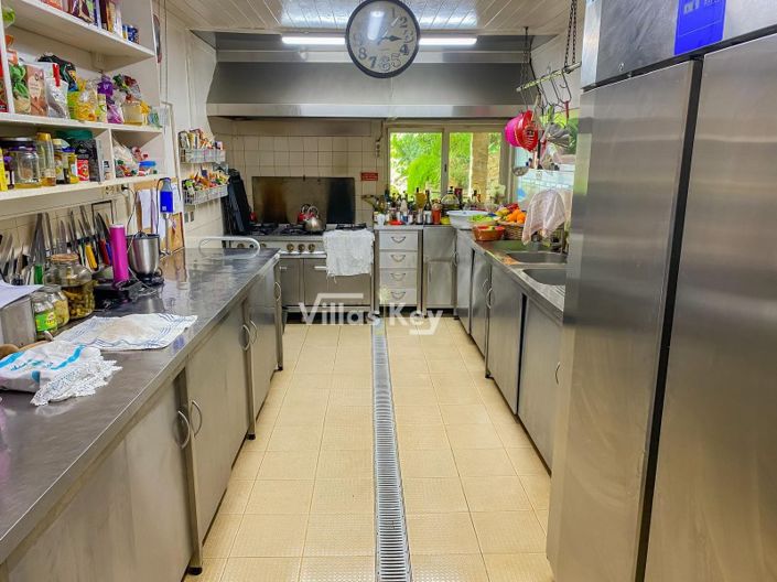 Image No.36-16 Bed Commercial for sale