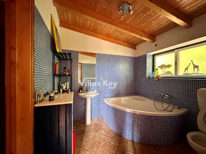 Image No.39-16 Bed Commercial for sale