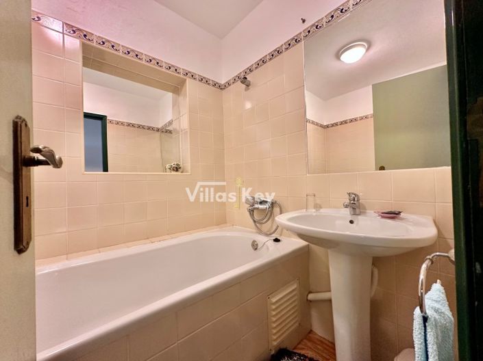 Image No.44-16 Bed Commercial for sale