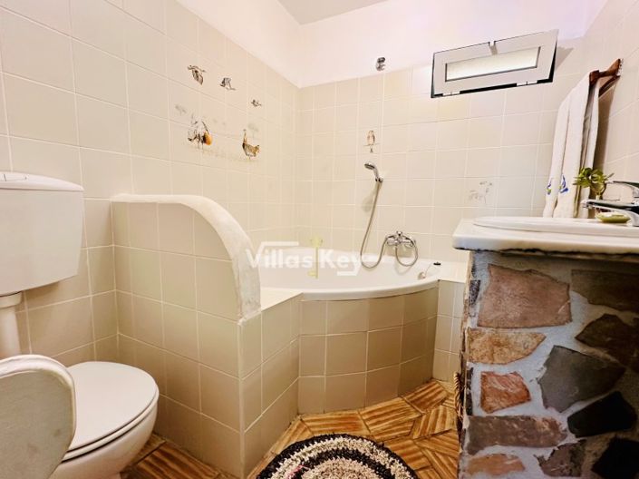 Image No.48-16 Bed Commercial for sale