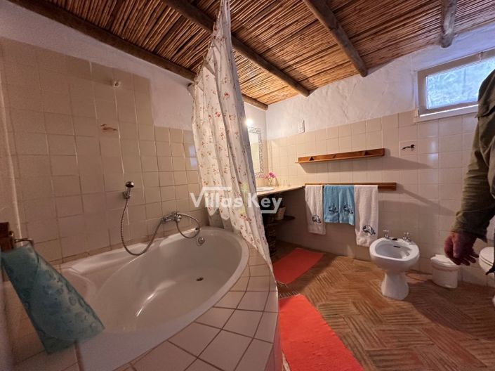 Image No.52-16 Bed Commercial for sale