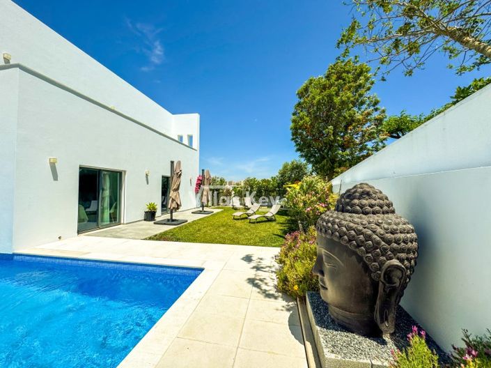 Image No.1-6 Bed House for sale