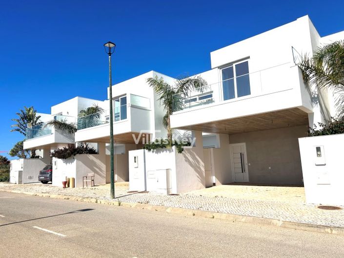 Image No.1-3 Bed House for sale