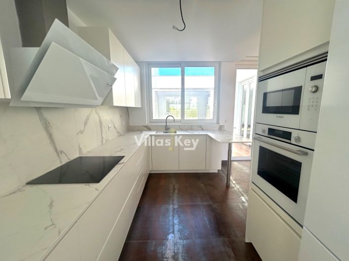 Image No.12-3 Bed House for sale