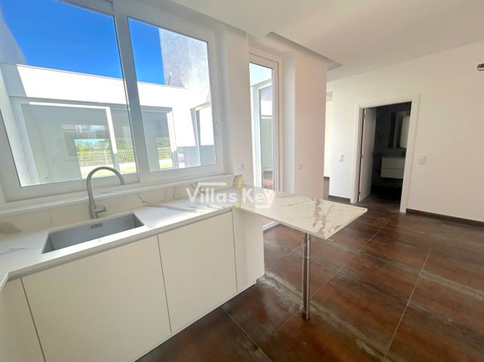 Image No.13-3 Bed House for sale