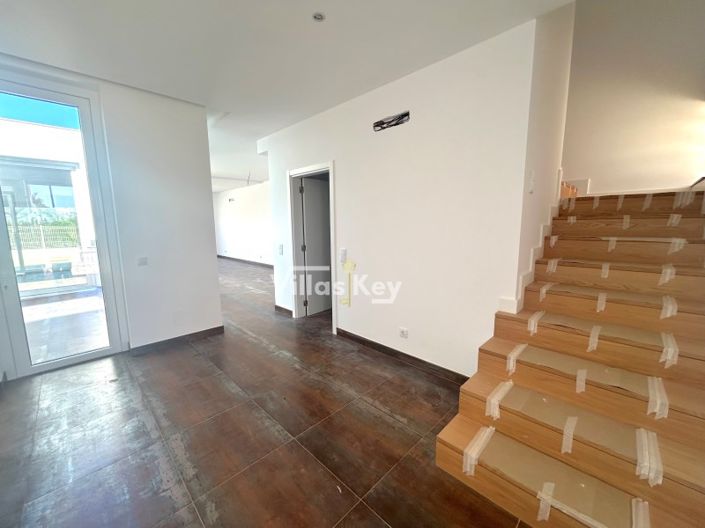 Image No.16-3 Bed House for sale