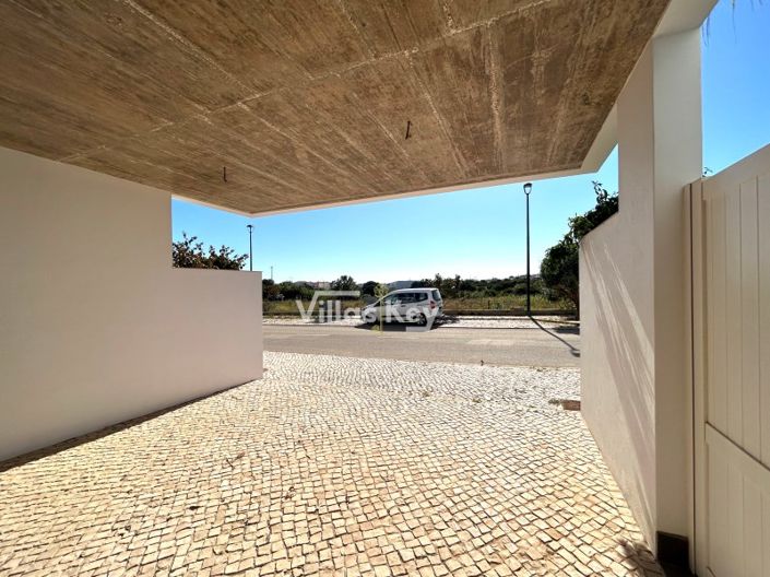 Image No.6-3 Bed House for sale