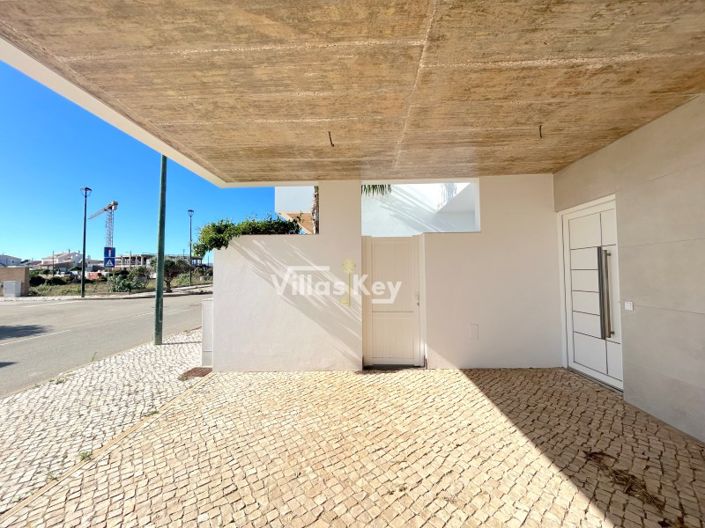 Image No.8-3 Bed House for sale