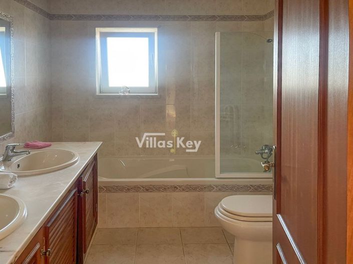 Image No.24-3 Bed House for sale