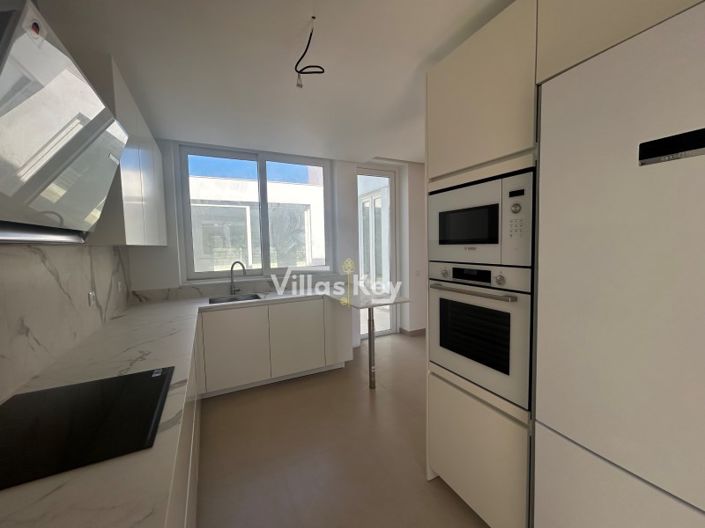 Image No.9-3 Bed House for sale