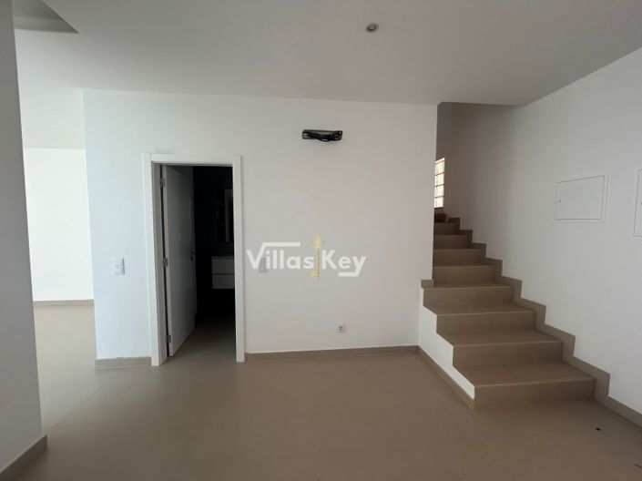 Image No.10-3 Bed House for sale