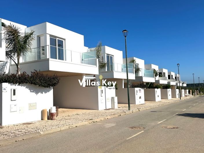 Image No.22-3 Bed House for sale