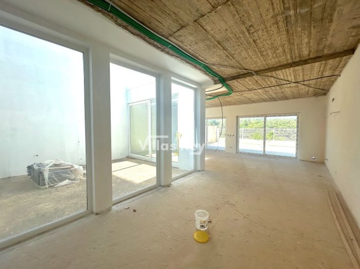 Image No.8-3 Bed House for sale