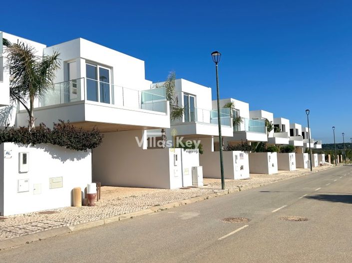 Image No.1-4 Bed House for sale