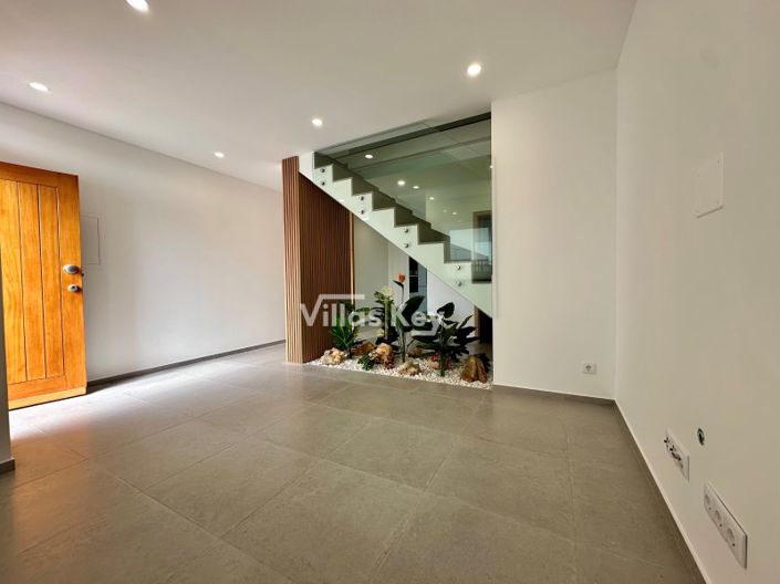 Image No.10-6 Bed House for sale