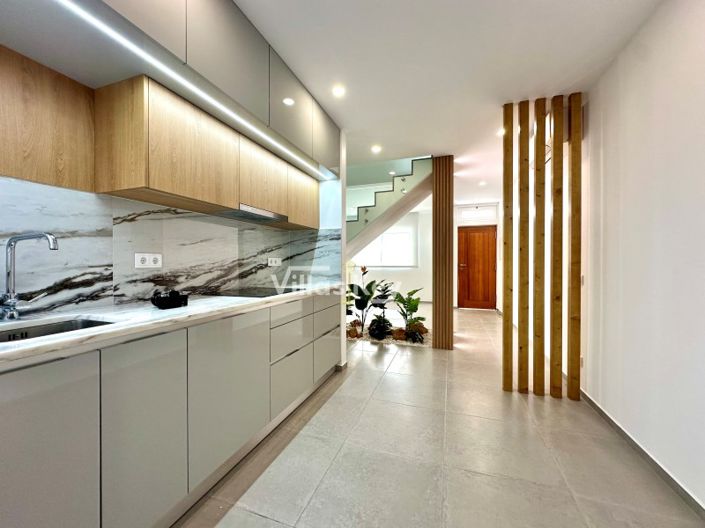 Image No.2-6 Bed House for sale