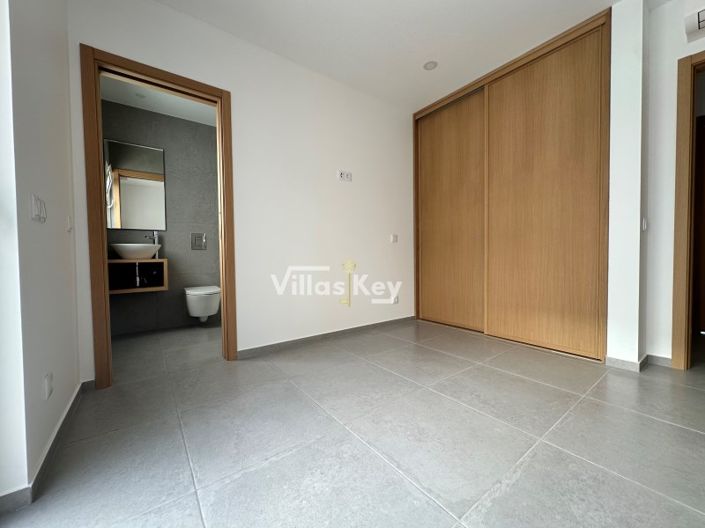 Image No.29-6 Bed House for sale