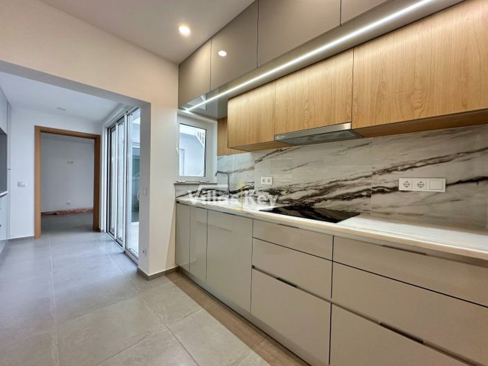 Image No.3-6 Bed House for sale