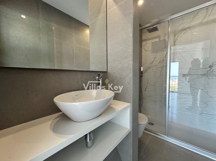 Image No.30-6 Bed House for sale