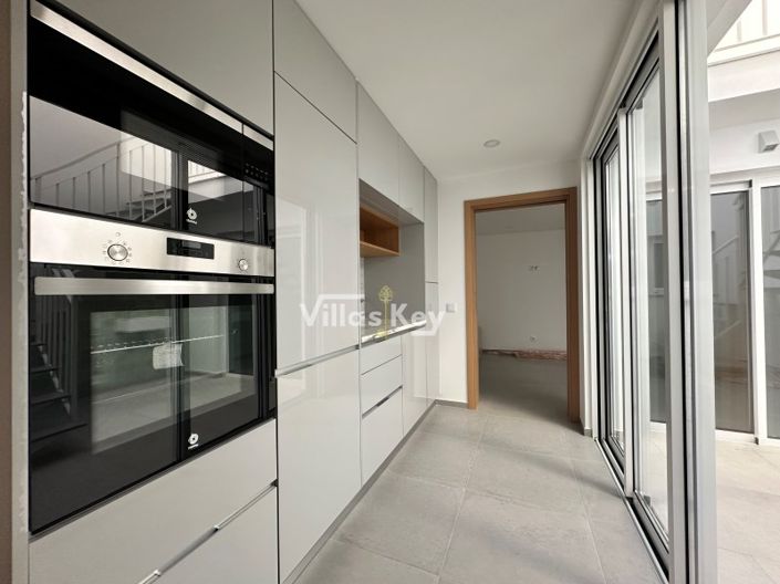 Image No.7-6 Bed House for sale