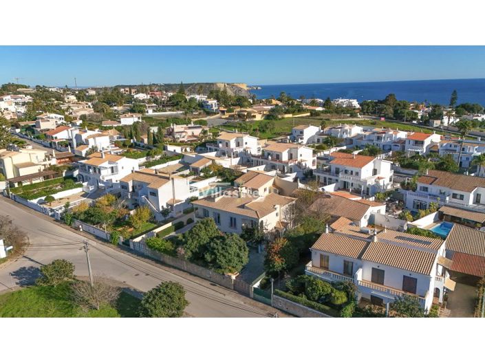 Image No.28-4 Bed House for sale