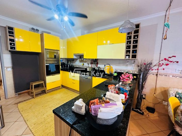 Image No.8-4 Bed House for sale