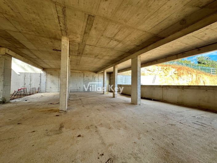 Image No.10-3 Bed Apartment for sale