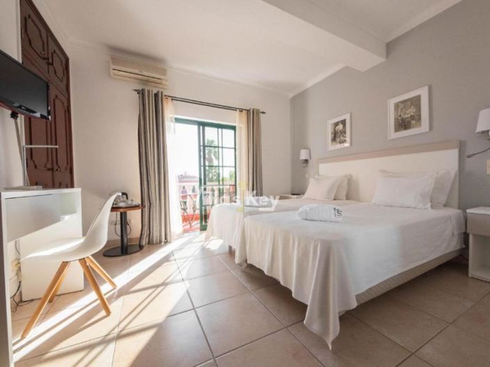 Image No.17-25 Bed Apartment for sale