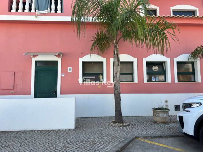 Image No.32-25 Bed Apartment for sale