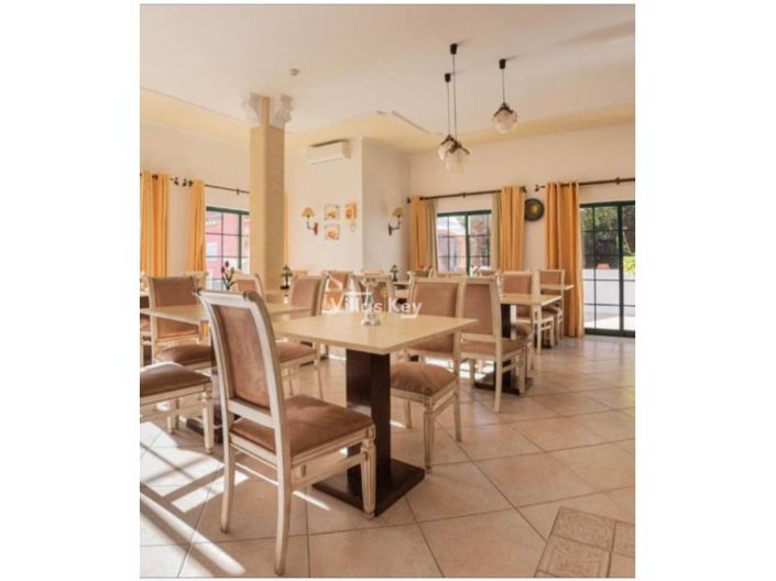 Image No.8-25 Bed Apartment for sale