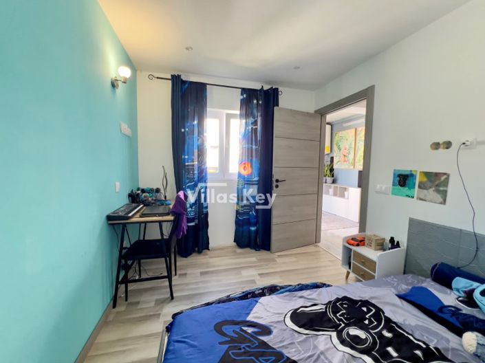 Image No.11-3 Bed House for sale