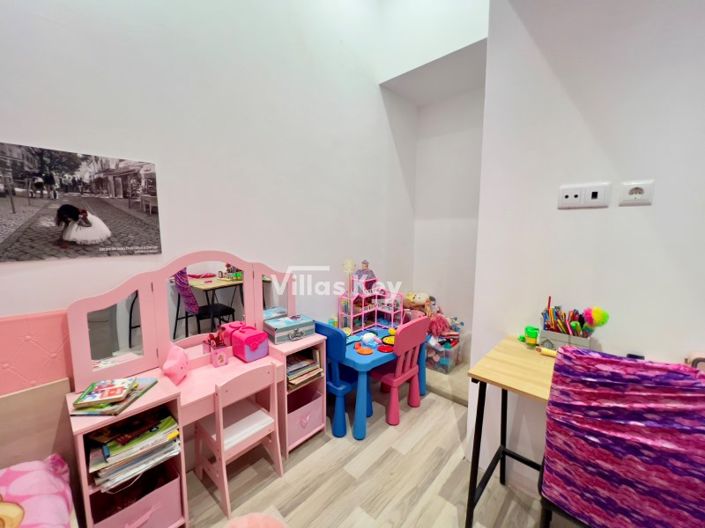 Image No.14-3 Bed House for sale