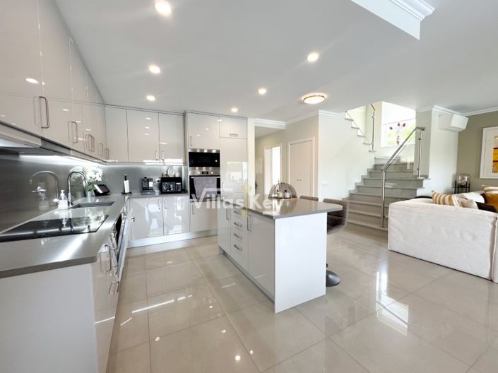 Image No.10-4 Bed House for sale