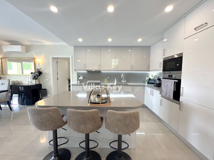 Image No.3-4 Bed House for sale