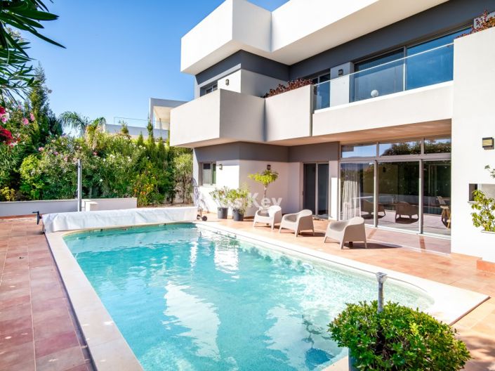 Image No.1-3 Bed House for sale