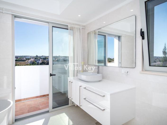 Image No.15-3 Bed House for sale