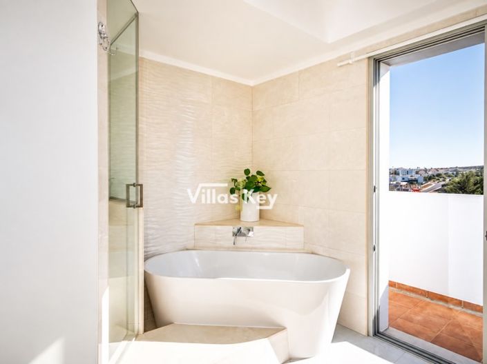 Image No.20-3 Bed House for sale