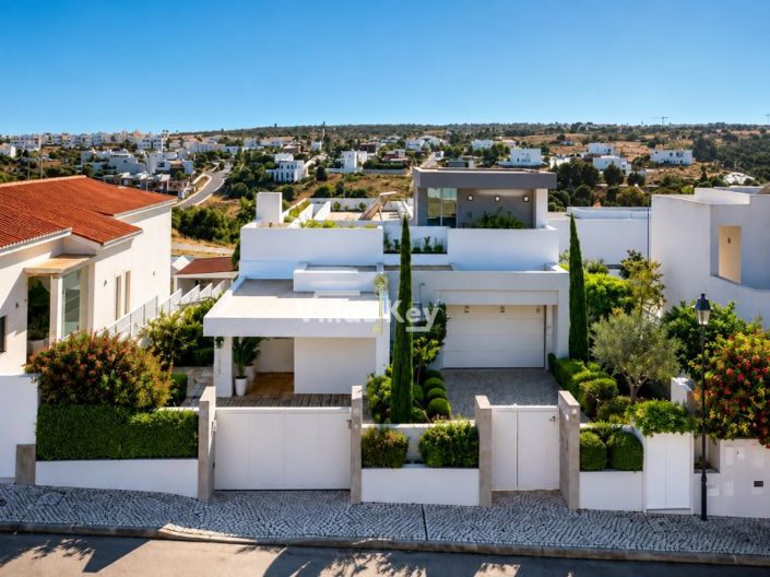 Image No.24-3 Bed House for sale