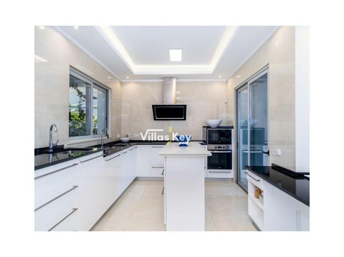 Image No.9-3 Bed House for sale