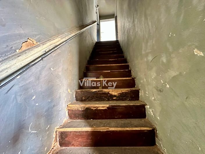 Image No.18-5 Bed House for sale