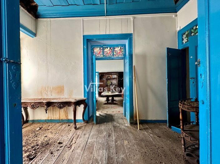 Image No.8-5 Bed House for sale