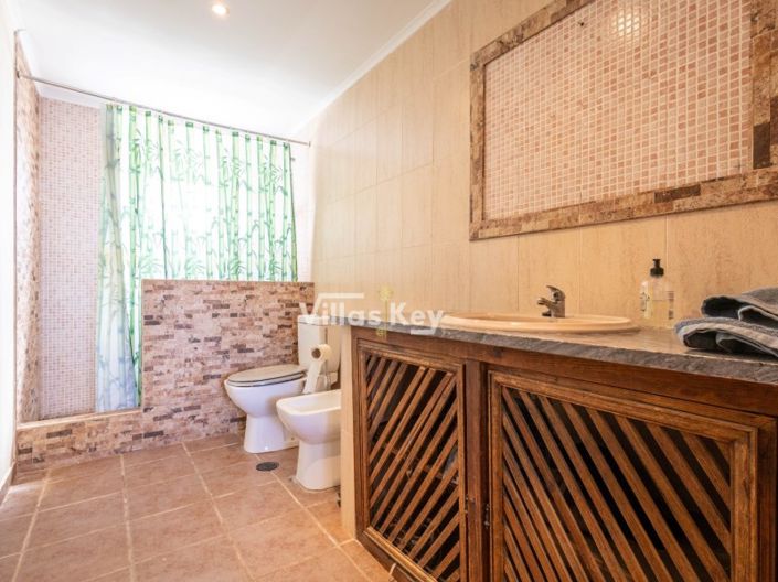 Image No.60-8 Bed Farmhouse for sale