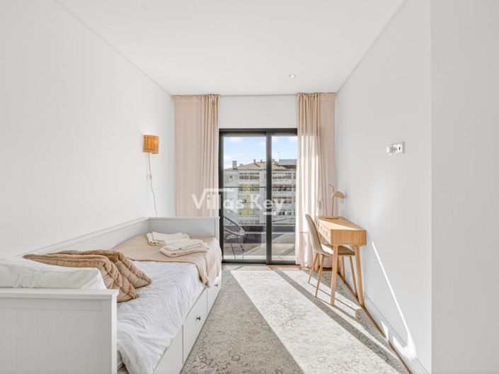 Image No.16-2 Bed Apartment for sale