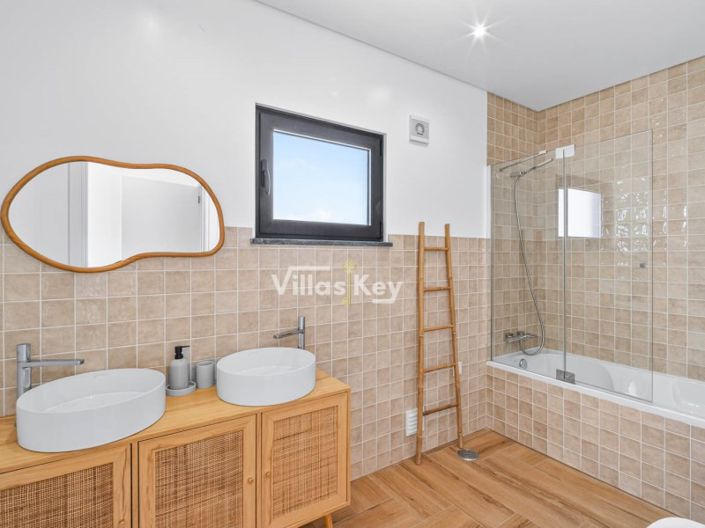 Image No.17-2 Bed Apartment for sale