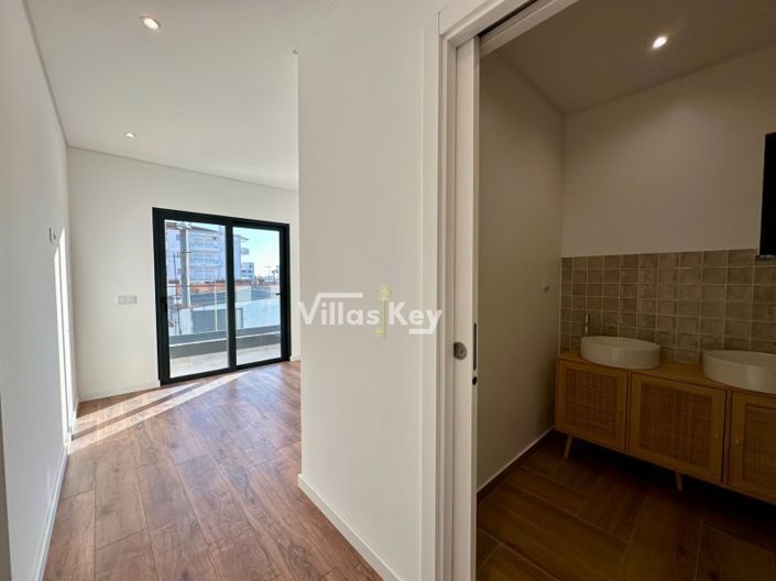 Image No.18-2 Bed Apartment for sale