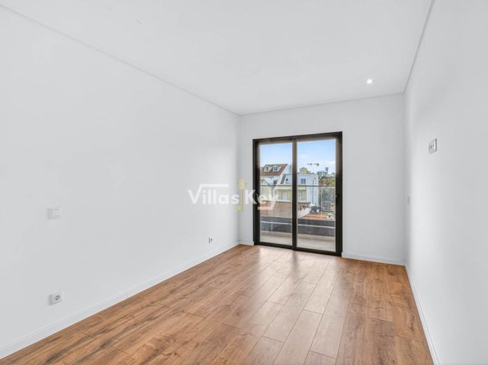 Image No.10-3 Bed Apartment for sale