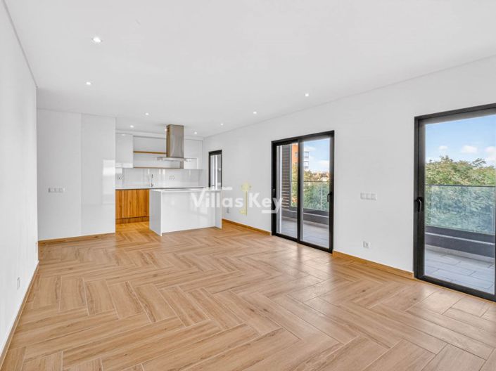 Image No.18-3 Bed Apartment for sale