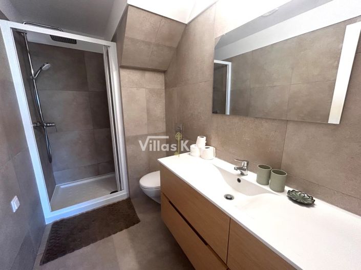 Image No.17-7 Bed House for sale