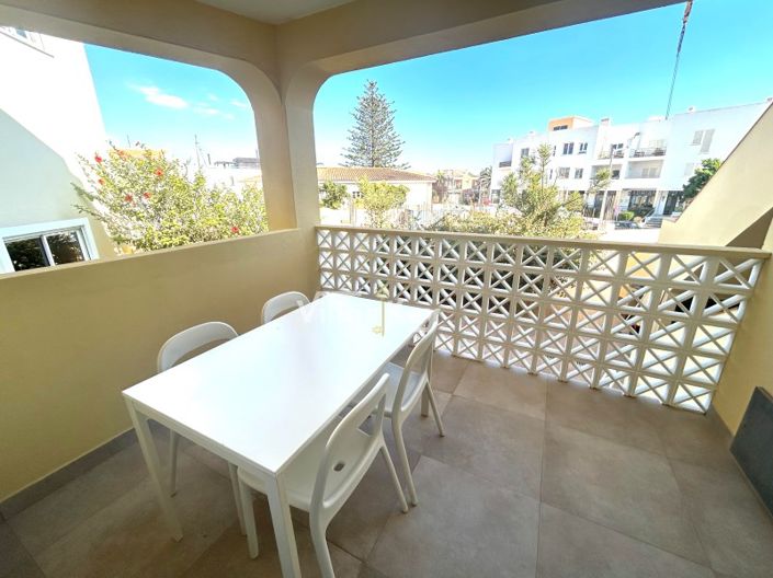 Image No.18-7 Bed House for sale