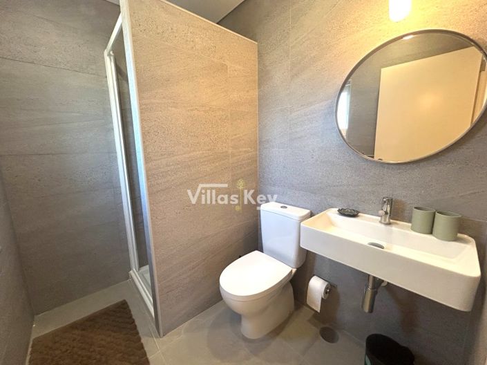 Image No.25-7 Bed House for sale